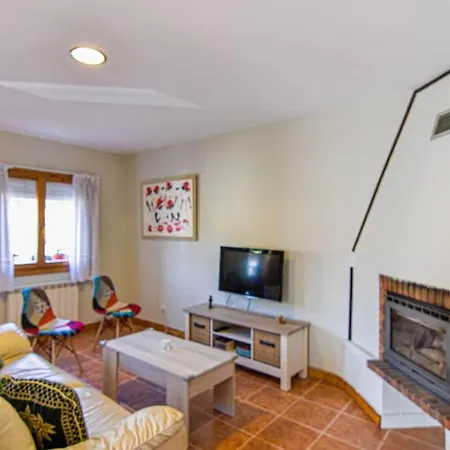 Comodo Y Coqueto Con Jardin En Argoños