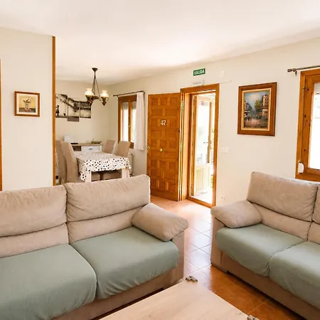 Comodo Y Coqueto Con Jardin En
