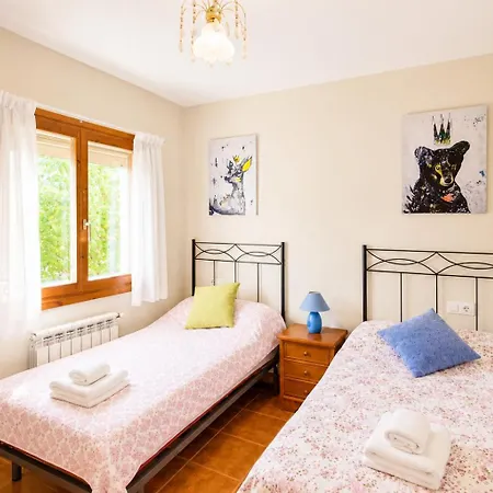 Dom wakacyjny Comodo Y Coqueto Con Jardin En *