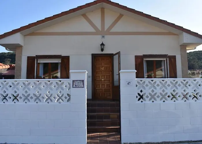 Comodo Y Coqueto Con Jardin En 아르고노스