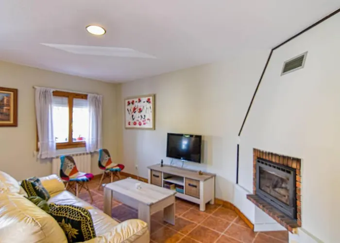 Comodo Y Coqueto Con Jardin En 아르고노스