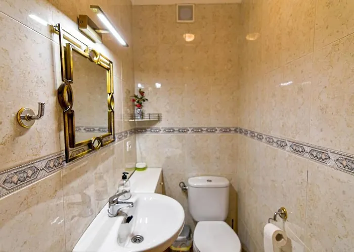 Comodo Y Coqueto Con Jardin En * 아르고노스