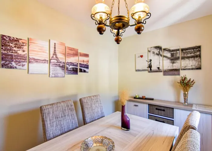 Comodo Y Coqueto Con Jardin En