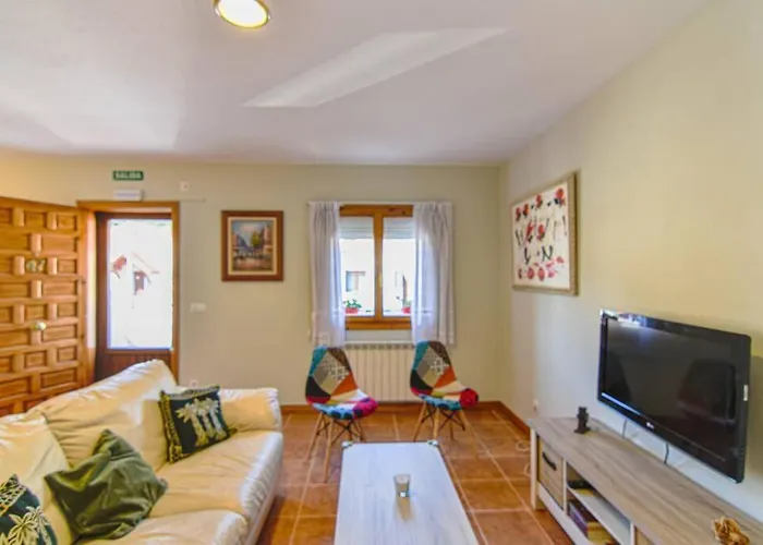 펜션 Comodo Y Coqueto Con Jardin En *