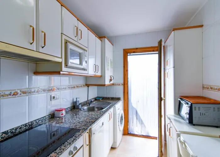 Comodo Y Coqueto Con Jardin En 아르고노스